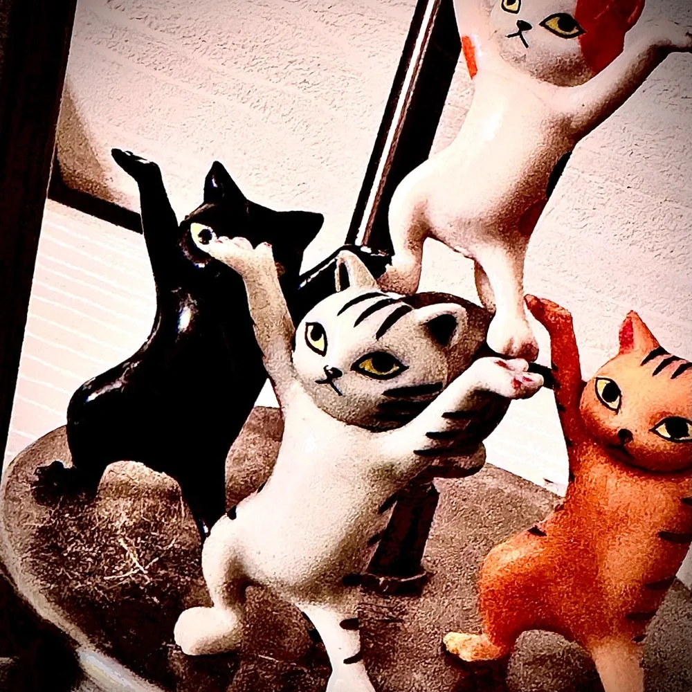 Set of FIVE FELINE FIGURES!